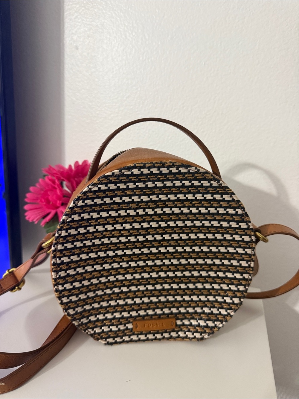 Fossil Black, White & Tan Woven Round Crossbody Bag